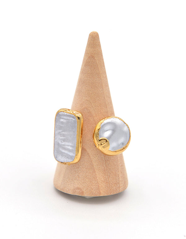 Adjustable ring in golden zamak and mother of pearl